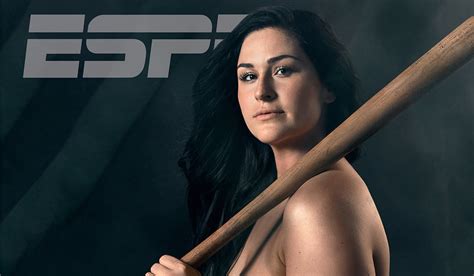 Softball player Lauren Chamberlain poses nude for ESPNs Body。